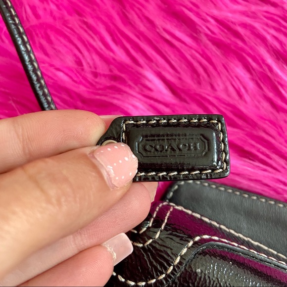 Y2K Black Patent Leather Coach Wristlet - Picture 5 of 7